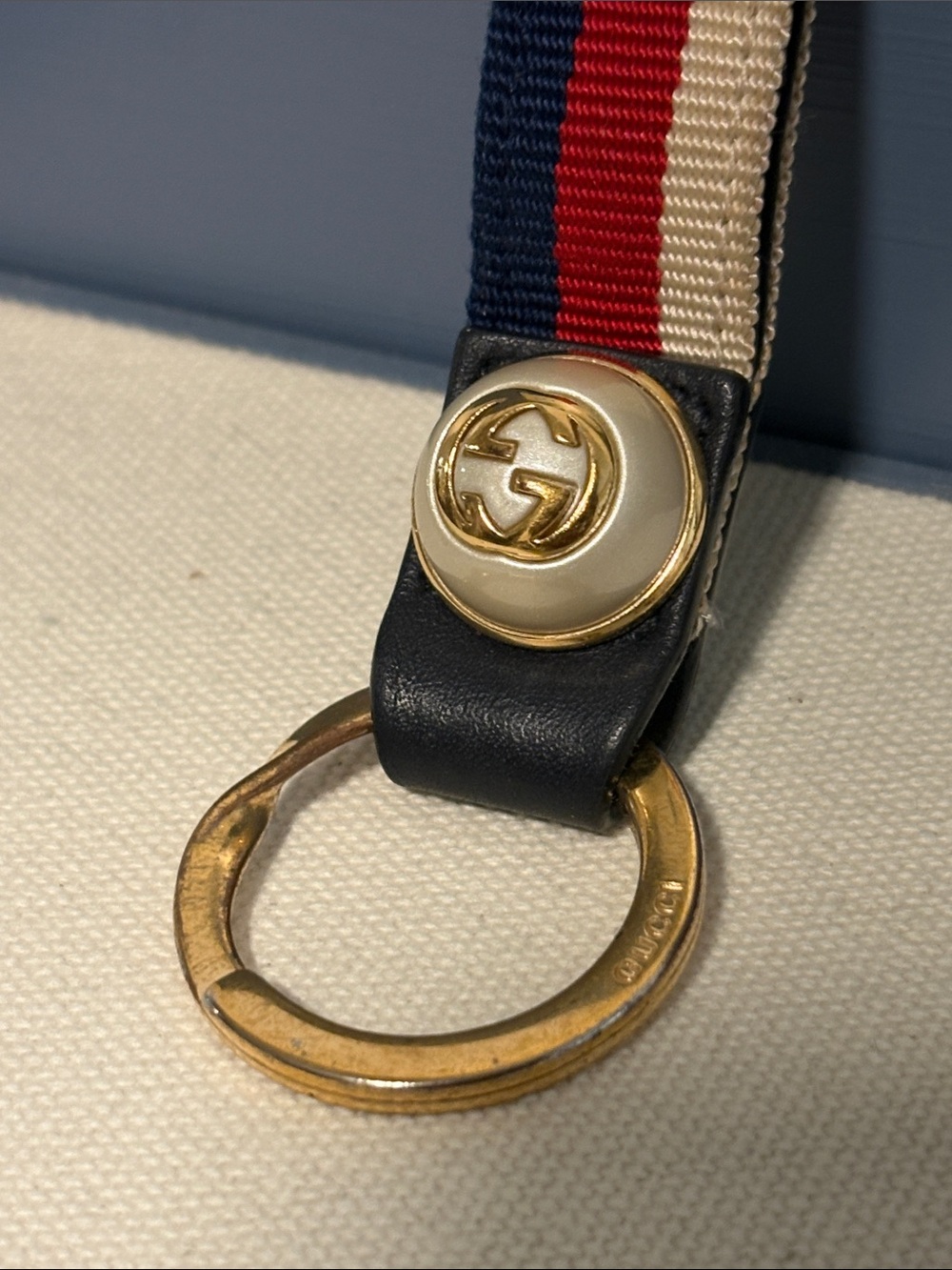 GUCCI Interlocking Pearl Keychain - Picture 3 of 8